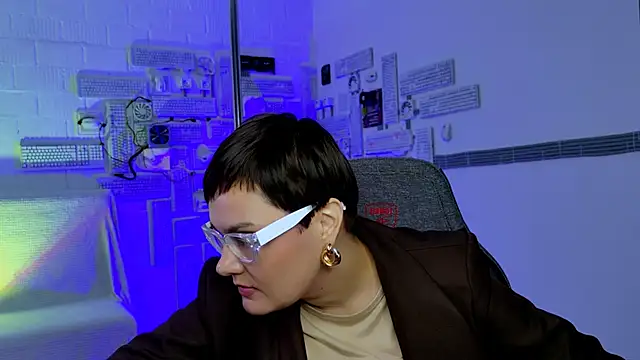 LauraDavidsons online show from September 2025 12:18:02 PM