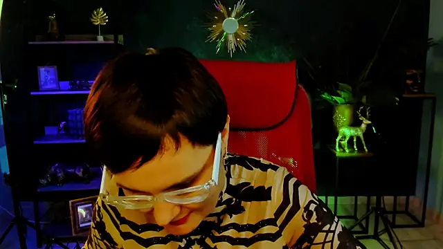 LauraDavidsons online show from December 2025 04:58:02 PM