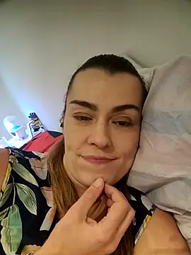 Carolinemiam online show from October 2025 12:39:01 PM