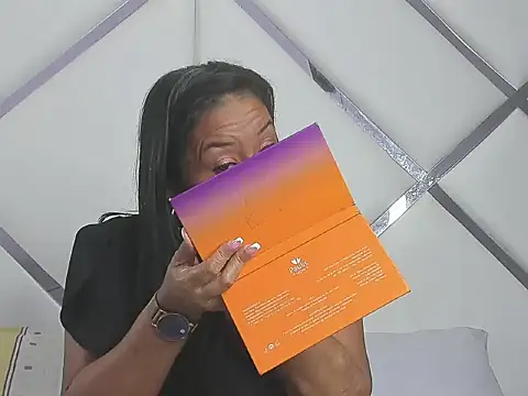 Snapshot of VictoriaSanz chatting on September 2025 01:55:02 AM VictoriaSanz online show from September 2025 01:55:02 AM