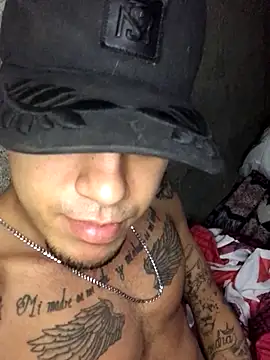 Snapshot of tattoos22 chatting on November 2025 10:12:01 PM tattoos22 online show from November 2025 10:12:01 PM