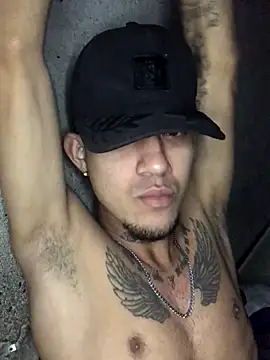 Snapshot of tattoos22 chatting on November 2025 12:32:01 AM tattoos22 online show from November 2025 12:32:01 AM