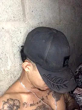 Snapshot of tattoos22 chatting on November 2025 12:05:01 PM tattoos22 online show from November 2025 12:05:01 PM