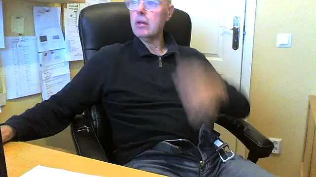 Snapshot of Klipparn chatting on November 2025 08:14:01 AM Klipparn online show from November 2025 08:14:01 AM