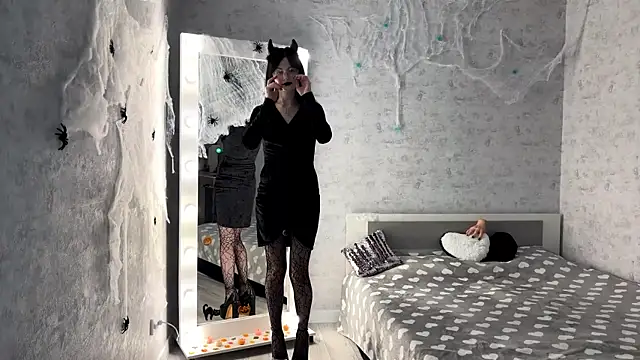 Snapshot of FakeLamb chatting on October 2025 09:10:02 PM FakeLamb online show from October 2025 09:10:02 PM