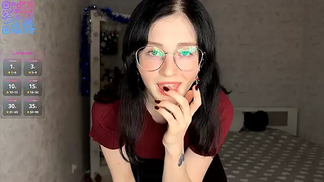 Snapshot of FakeLamb chatting on December 2025 09:11:01 PM FakeLamb online show from December 2025 09:11:01 PM