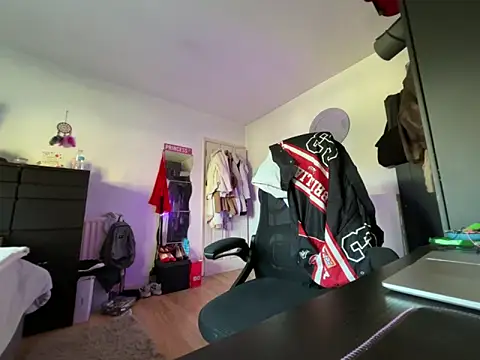 Snapshot of Prill940 chatting on April 2026 07:03:01 AM Prill940 online show from April 2026 07:03:01 AM