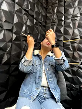 lil charme online show from September 2025 08:10:01 PM