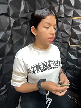 Snapshot of lil_charme chatting on September 2025 05:06:01 PM lil charme online show from September 2025 05:06:01 PM