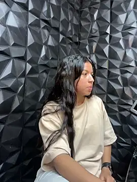 Snapshot of lil_charme chatting on September 2025 03:06:01 PM lil charme online show from September 2025 03:06:01 PM