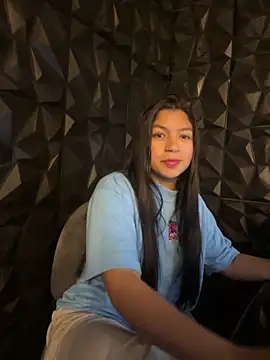 Snapshot of lil_charme chatting on October 2025 04:33:01 PM lil charme online show from October 2025 04:33:01 PM