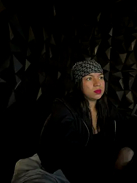 Snapshot of lil_charme chatting on November 2025 04:30:01 PM lil charme online show from November 2025 04:30:01 PM