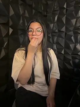 Snapshot of lil_charme chatting on November 2025 07:57:02 PM lil charme online show from November 2025 07:57:02 PM