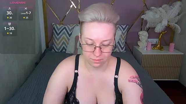 AlexandraGreen online show from November 2025 09:13:02 PM