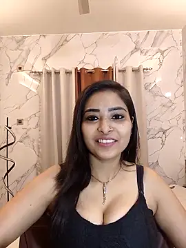 QUEEN-ADITI online show from February 2026 06:08:01 PM