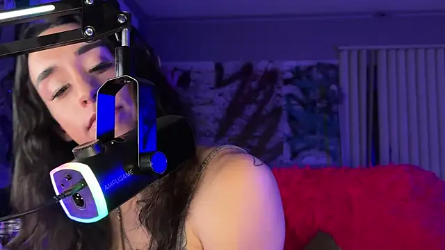 xoFrankie online show from April 2026 03:18:01 AM