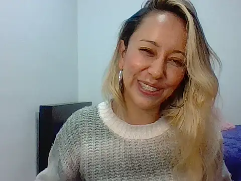 Snapshot of leah_susman chatting on September 2025 01:28:01 AM leah susman online show from September 2025 01:28:01 AM