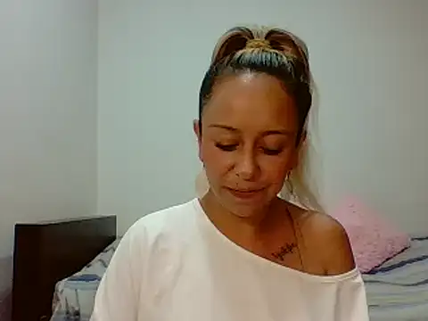 Snapshot of leah_susman chatting on October 2025 02:37:02 AM leah susman online show from October 2025 02:37:02 AM
