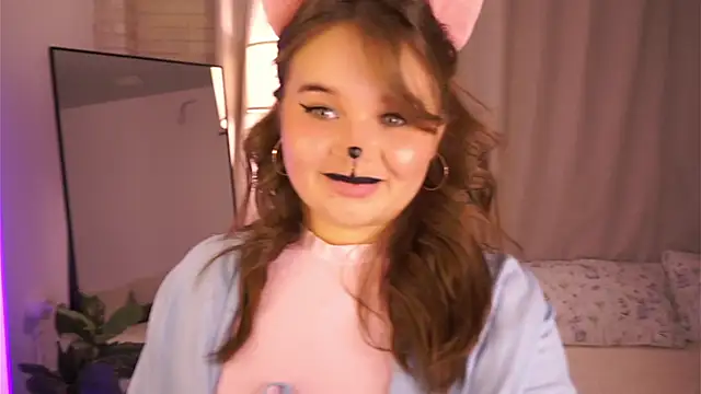 Anna Nicol online show from October 2025 01:25:01 PM