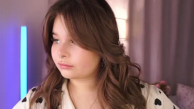 Anna Nicol online show from December 2025 12:43:02 PM