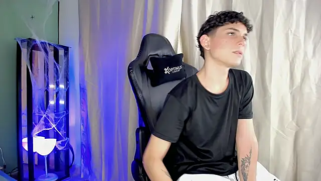 dilan hott  online show from October 2025 08:11:02 PM