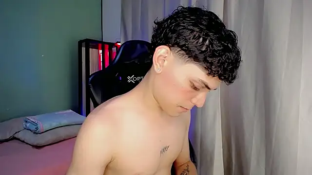 dilan hott  online show from November 2025 08:29:01 PM