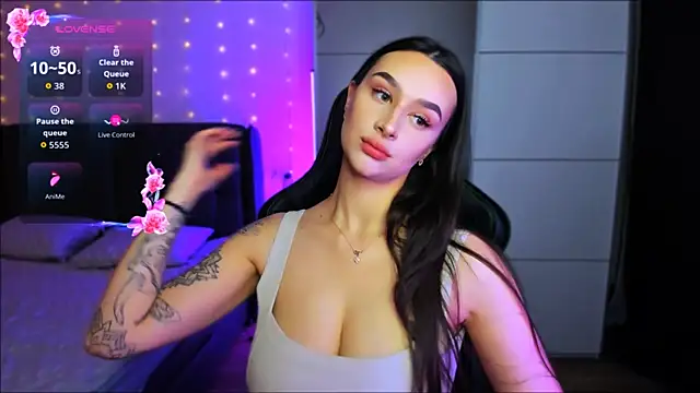 Veronica Larsson online show from November 2025 11:42:02 PM