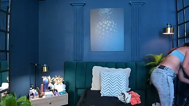 aliceandsia online show from December 2025 03:19:01 PM