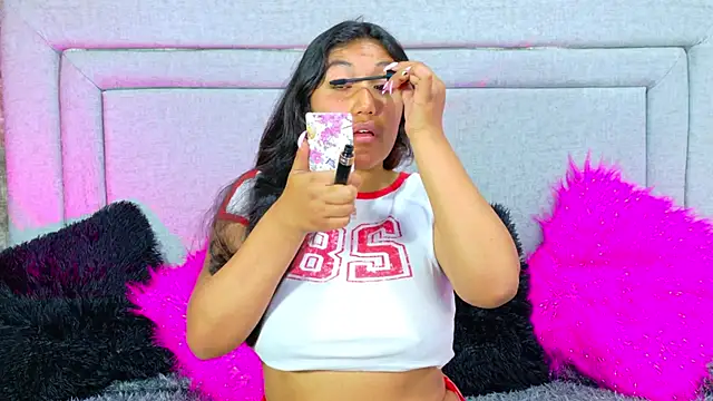 SharaRous online show from November 2025 12:04:02 PM