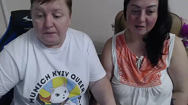 Snapshot of Bertie_Adeline chatting on December 2025 07:53:02 PM Bertie Adeline online show from December 2025 07:53:02 PM