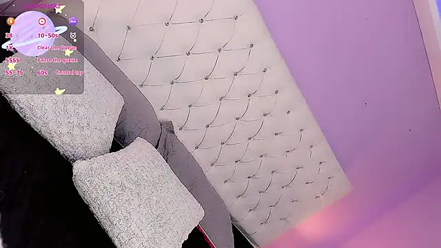 DaniielaV online show from December 2025 01:28:02 PM