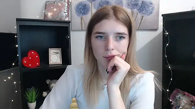 JuiceLips   online show from November 2025 03:44:01 PM