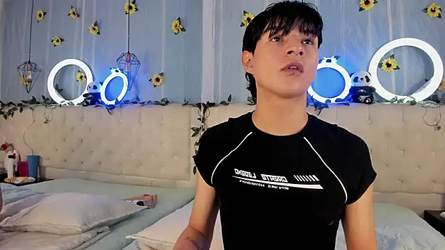 AleAurarashi online show from November 2025 02:01:01 AM