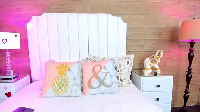 Snapshot of ScarletMore chatting on April 2026 01:43:01 AM ScarletMore online show from April 2026 01:43:01 AM