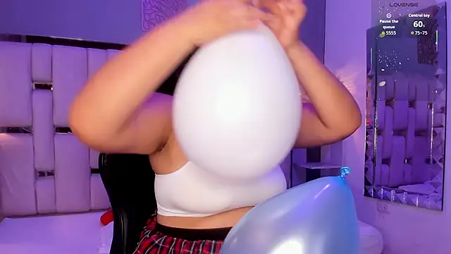 Snapshot of BBWCloe_ chatting on September 2025 04:47:01 AM BBWCloe online show from September 2025 04:47:01 AM