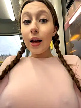 FroggyAnna online show from November 2025 01:00:02 PM