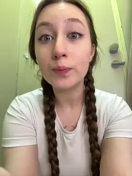 FroggyAnna online show from April 2026 04:19:02 PM