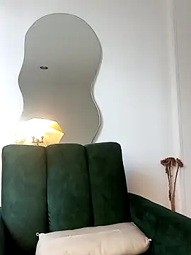 a Malgosia mako online show from October 2025 04:07:02 PM