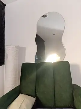 a Malgosia mako online show from November 2025 11:38:01 PM