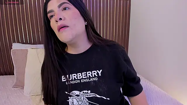 Snapshot of Roxie-NS chatting on November 2025 12:04:01 PM Roxie-NS online show from November 2025 12:04:01 PM