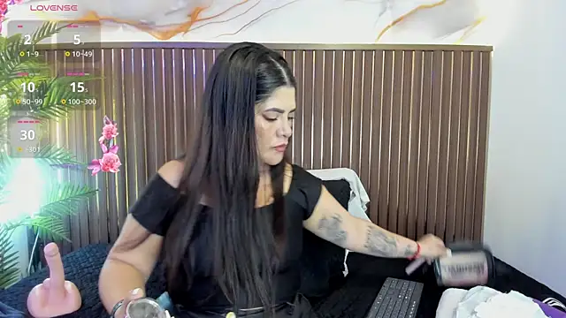 Roxie-NS online show from April 2026 12:20:01 PM