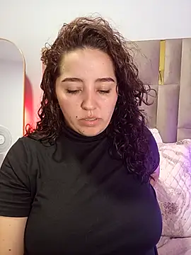 Snapshot of LoanaSantos chatting on November 2025 10:19:01 PM LoanaSantos online show from November 2025 10:19:01 PM