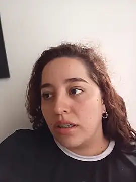 Snapshot of LoanaSantos chatting on December 2025 09:10:02 PM LoanaSantos online show from December 2025 09:10:02 PM