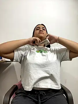 miawhithee online show from November 2025 01:40:01 AM