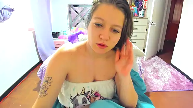 Luna Analya online show from October 2025 11:00:01 AM