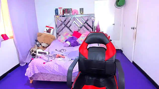 Luna Analya online show from April 2026 04:25:01 PM