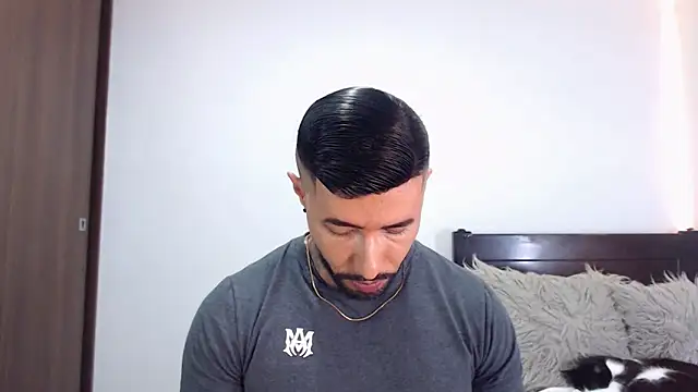 andrea de lucaa online show from February 2026 03:05:01 AM