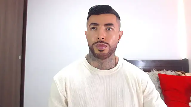 andrea de lucaa online show from February 2026 02:30:01 AM