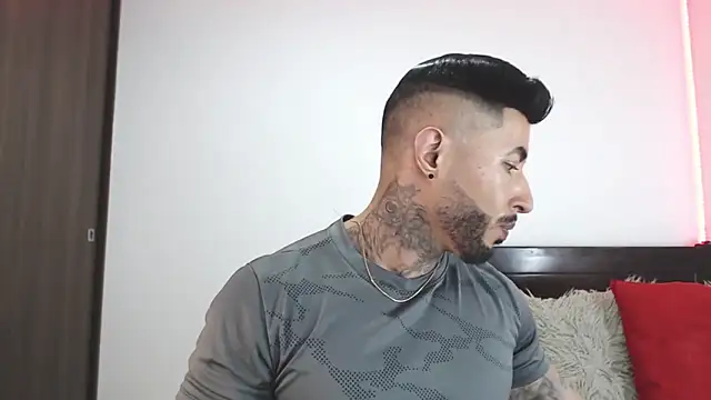 andrea de lucaa online show from March 2026 02:05:02 AM