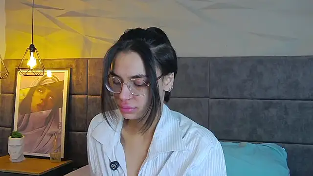 VioletAsh online show from February 2026 04:44:01 AM